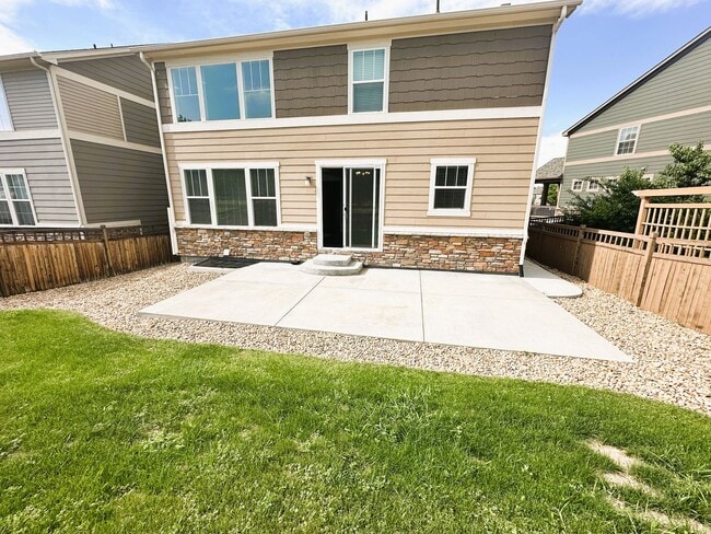 Building Photo - Beautiful 3 Bedroom Home (Available Immedi...