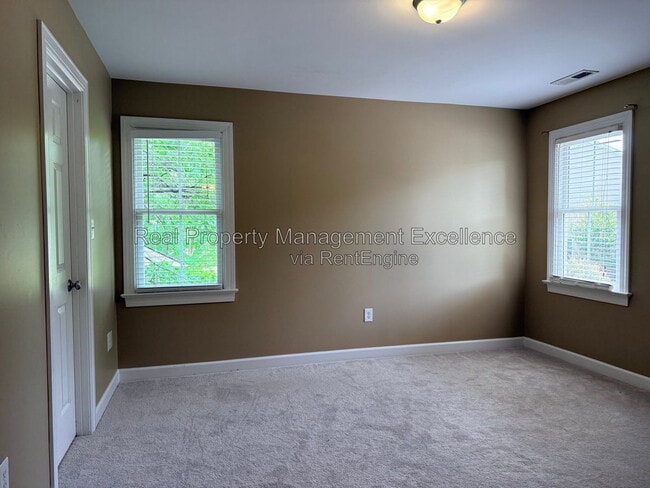 Building Photo - 616 Lake Artesia Ln