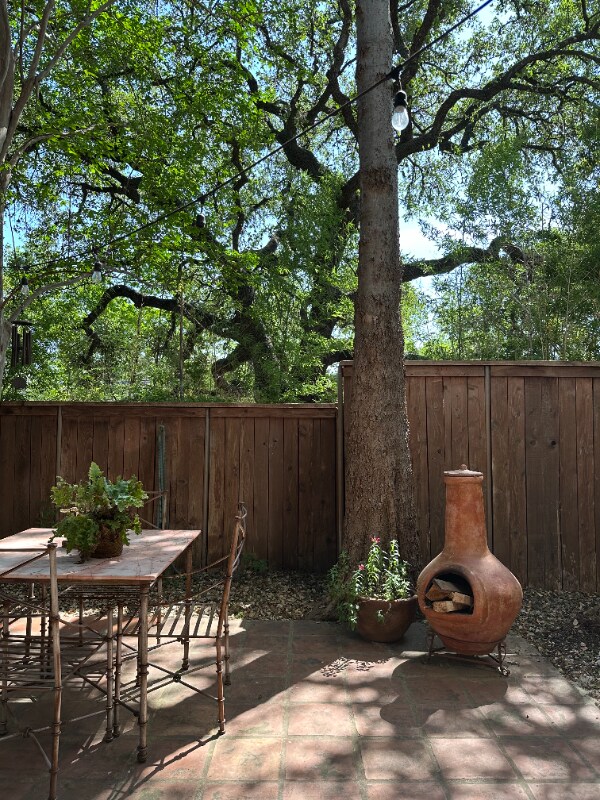 Building Photo - 606 W Lynn St