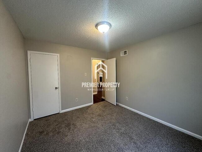 Building Photo - 7086 Hillshire Dr