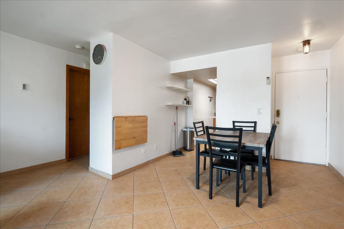 Building Photo - 7555 Linda Vista Rd