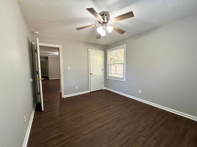 Building Photo - FULLY RENOVATED! 4BR/2BA Home Available No...