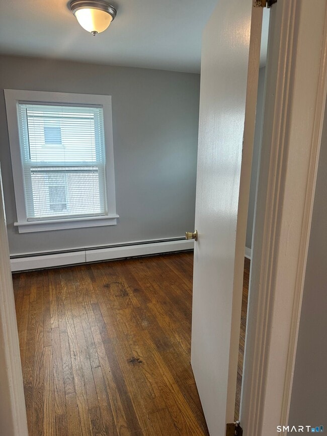 Building Photo - 160 S Main St