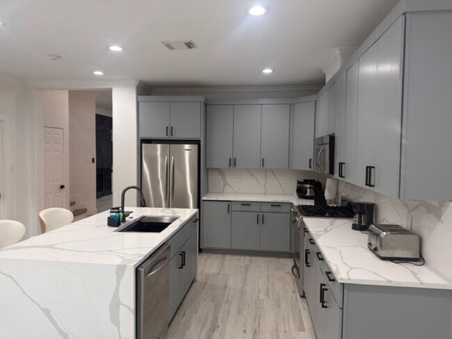 Building Photo - 38 Aria Ln