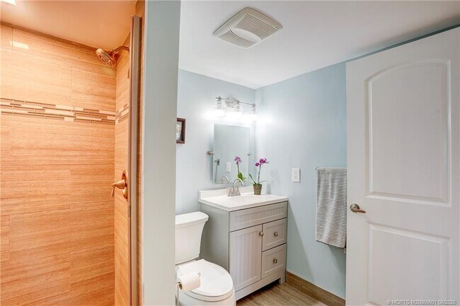 Building Photo - 10410 S Ocean Dr