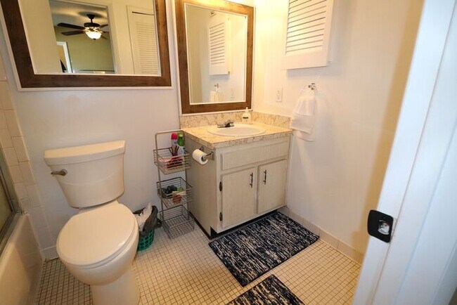 Building Photo - One bedroom apartment 7 or 12 months rental terms available/ Apartamento disponible amueblado o s...