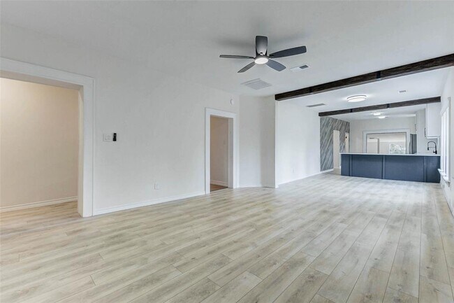 Building Photo - 10910 Maple Leaf St