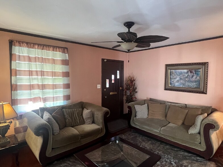 Building Photo - 219 S Panama St