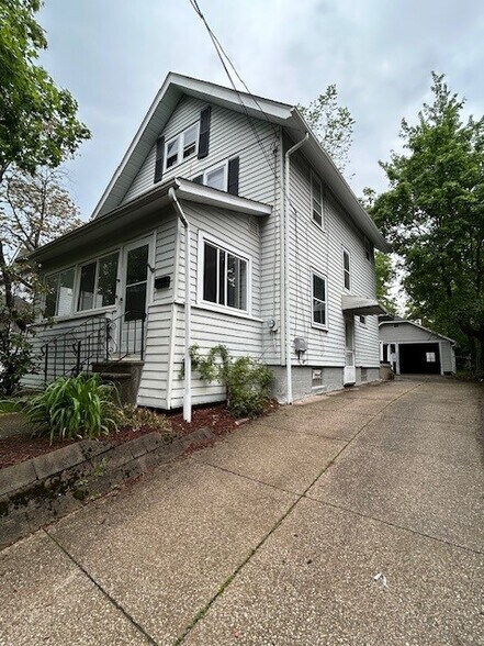 Primary Photo - 1085 Dietz Ave