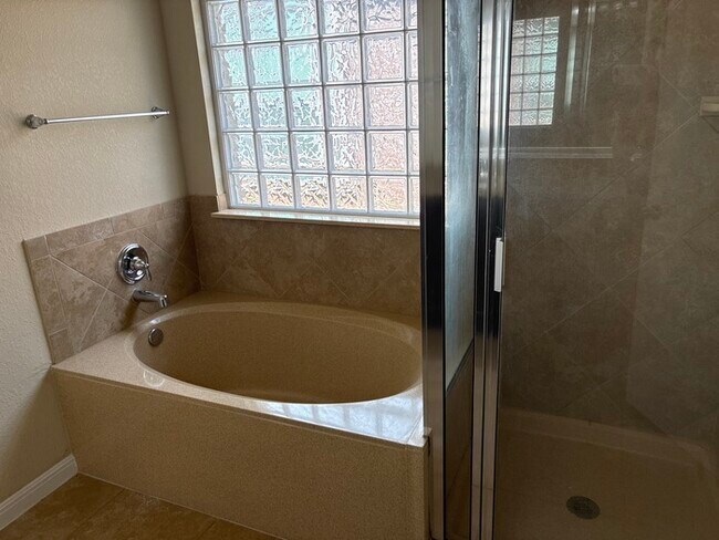 Building Photo - A Charming 3-Bedroom, 2-Bathroom Home Loca...