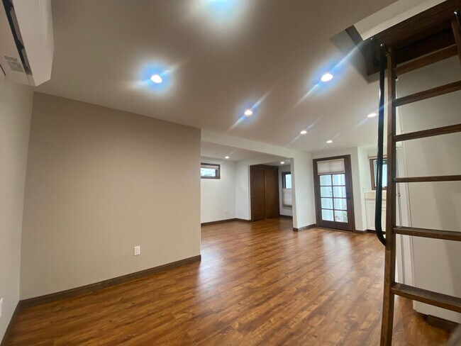 Building Photo - LARGE Mission Hills granny flat w/Loft and A/C!