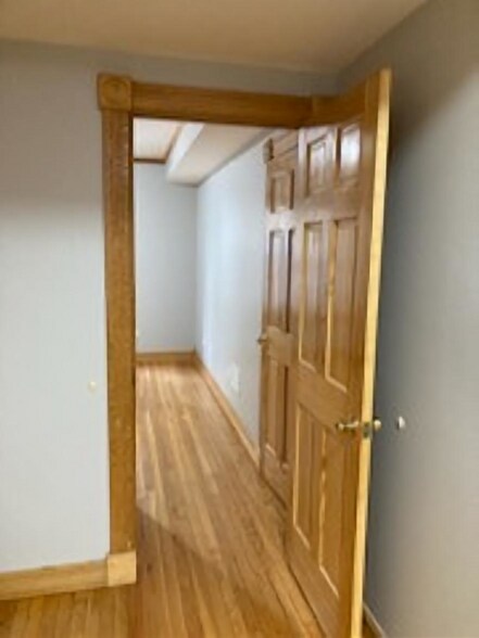 Master Bedroom Entry - 7303 N Wolcott Ave