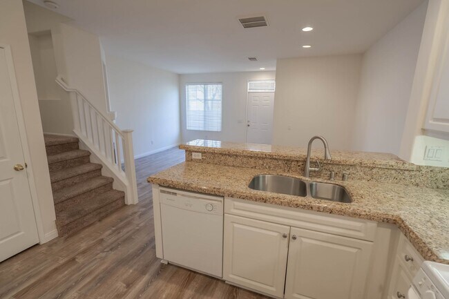 Building Photo - COMING SOON! The Palisades -  3 Bedroom Townhome for Rent in Stevenson Ranch!