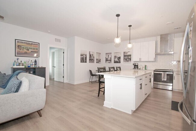 Building Photo - 3101 Govalle Ave