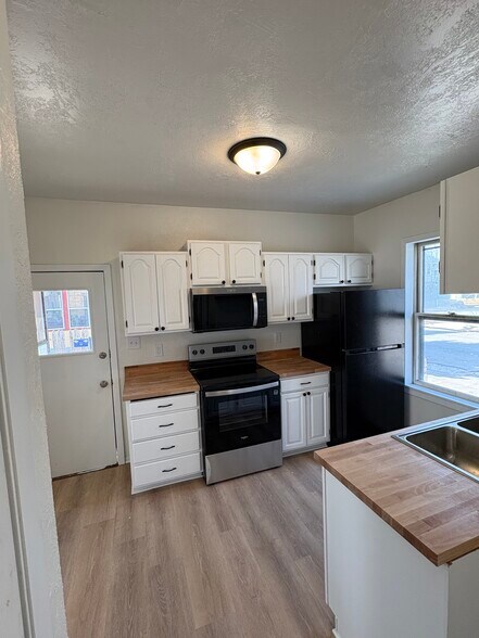 Building Photo - 543 Jackson St