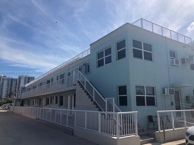 Building Photo - 1500 S Surf Rd