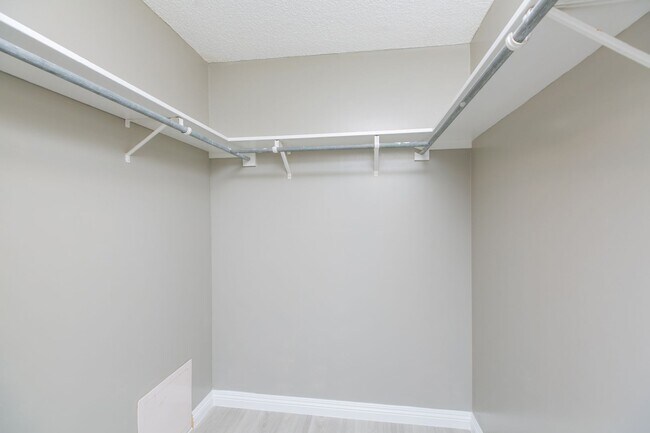 Building Photo - ? Spacious 2-Bedroom Condo at Fairway Manor – Incredible Value Near Waikiki! ?