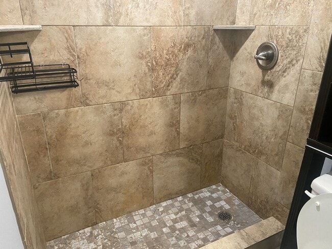 Building Photo - Sweet 3 bed 2 bath.  No Backyard Neighbors.