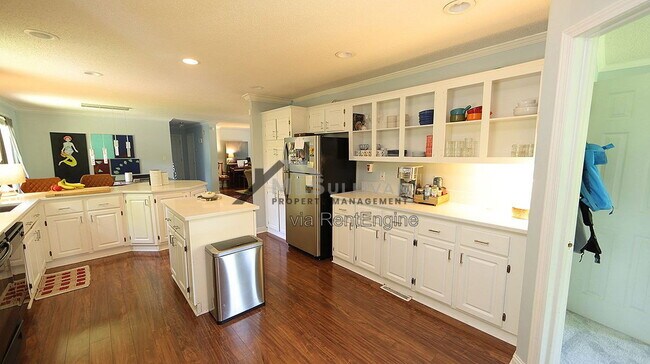 Building Photo - 1610 Marly Dr