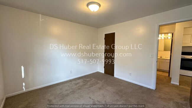 Building Photo - 1016 E. Greenlawn-7