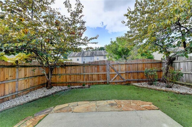 Building Photo - 3067 Kentmere Dr