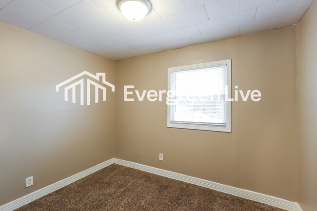 Building Photo - 107 W Leslie Ave