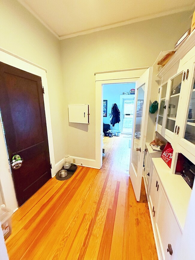 Building Photo - 205 Russell St