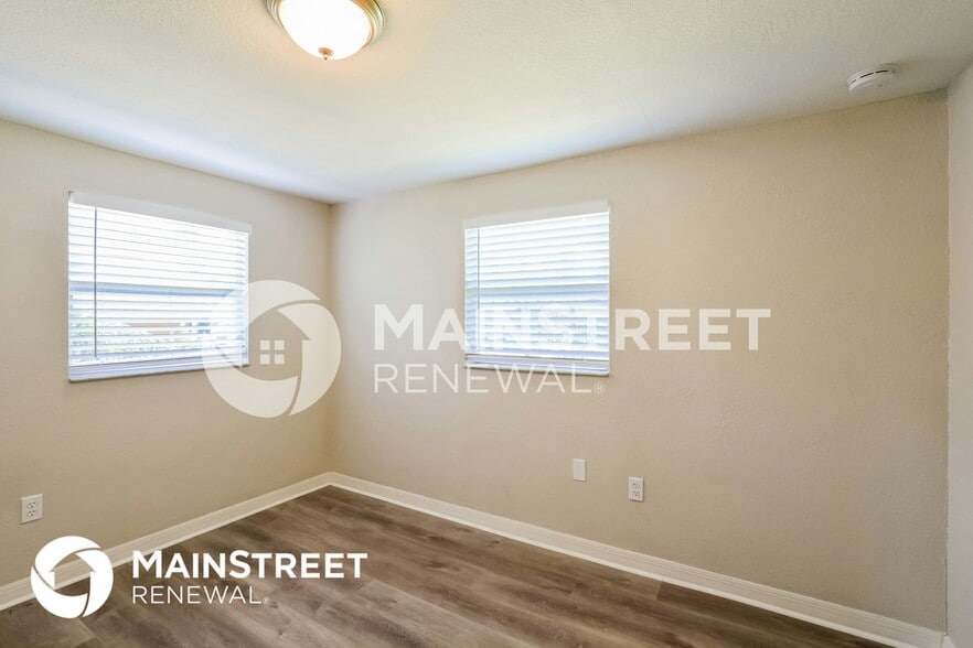 Building Photo - 703 Osceola Dr