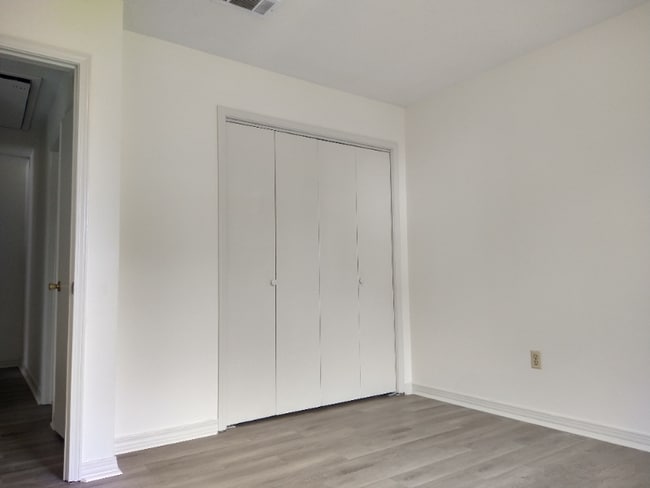 Building Photo - 6204 Mitchell Ave