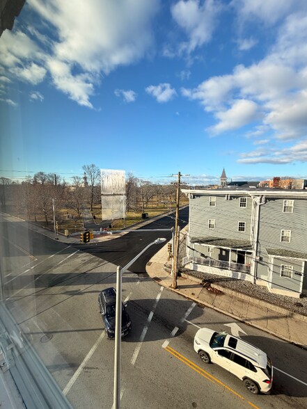 Building Photo - 73 Haverhill St