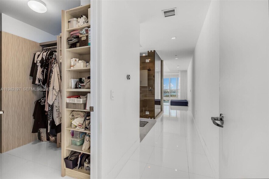 Building Photo - 1100 Biscayne Blvd