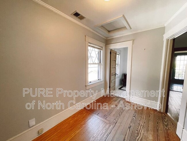 Building Photo - 114 Hillside St