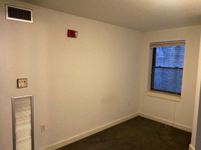 Building Photo - 534 Commonwealth Ave