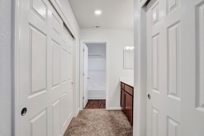 Building Photo - 8154 Laurel Willow Ln