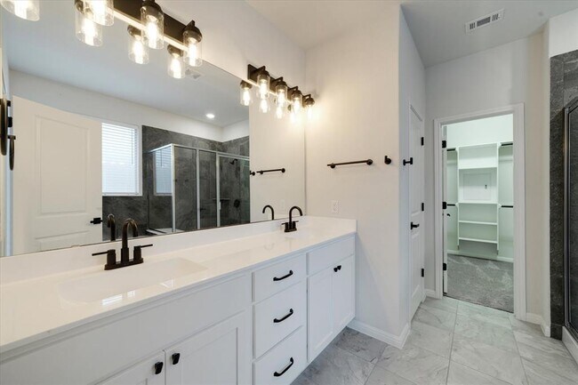 Building Photo - 117 Falkland St