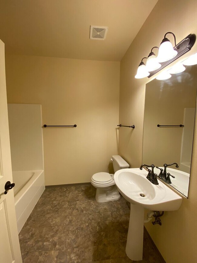 Building Photo - 6800 N Spurwing Loop