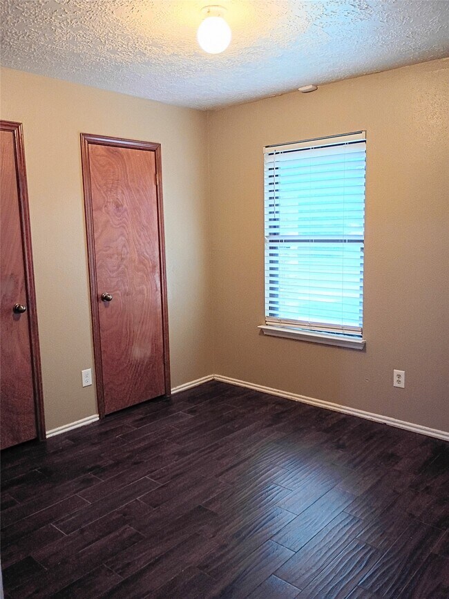 Building Photo - 21406 Golden Dove Dr