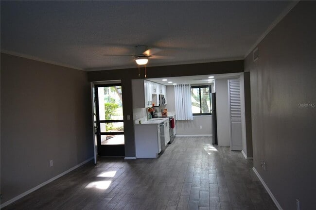 Building Photo - 135 W Cypress Ct