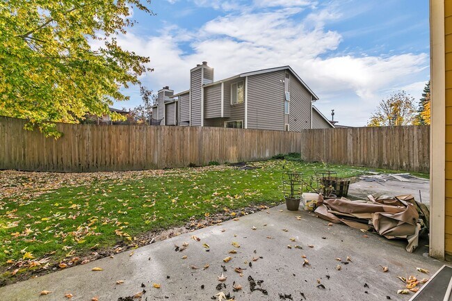 Building Photo - 912 28th St NE