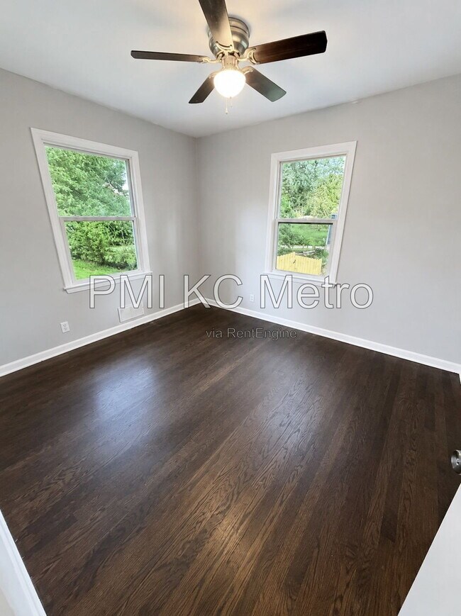 Building Photo - 6005 Hedges Ave