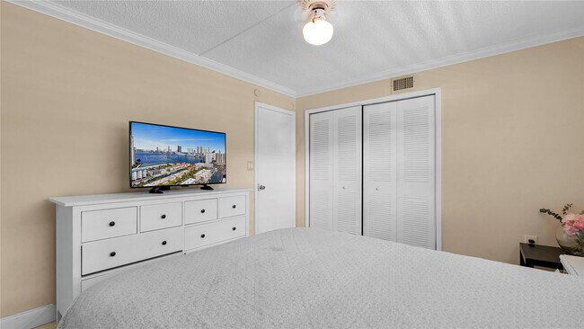 Building Photo - 3725 NE 169th St