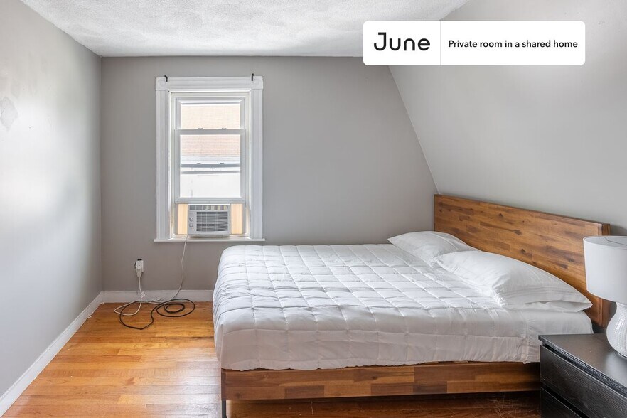 Primary Photo - Room in Shared 6 bed/1.5 bath home
