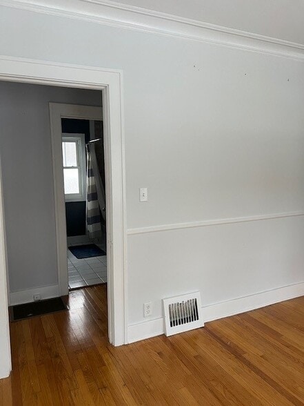 Building Photo - 1316 Benjamin Ave SE