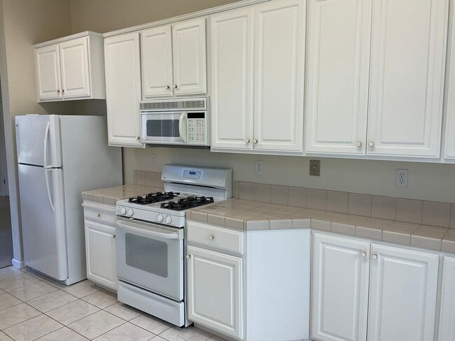 Building Photo - Gorgeous Summerset Duet in Gated 55+ Community