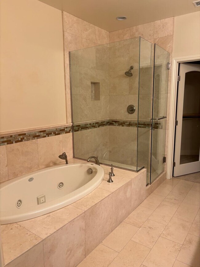 Building Photo - Beautiful 3BD 3.5BA House in La Jolla