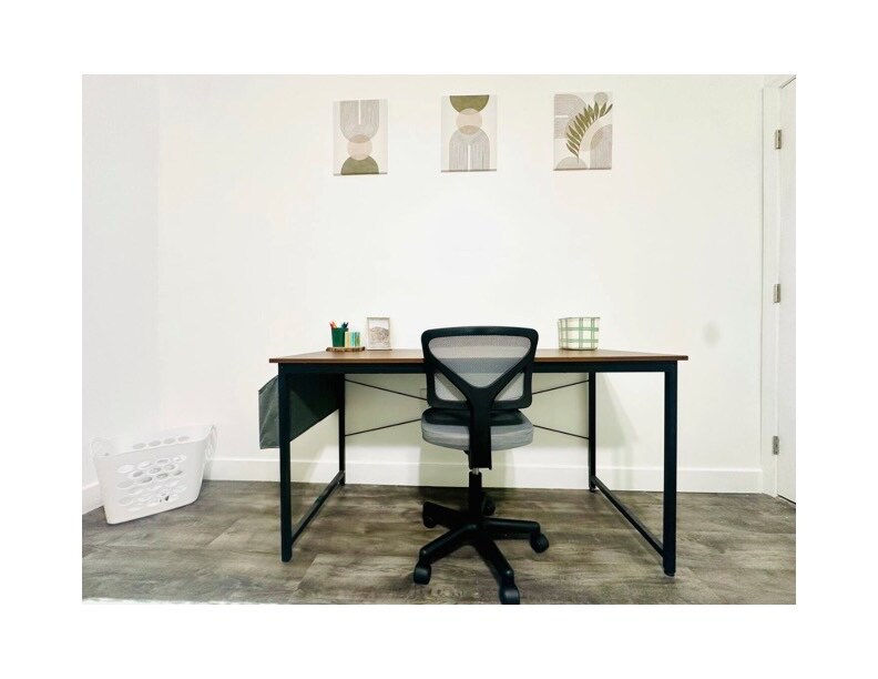 Building Photo - 187 W Center St