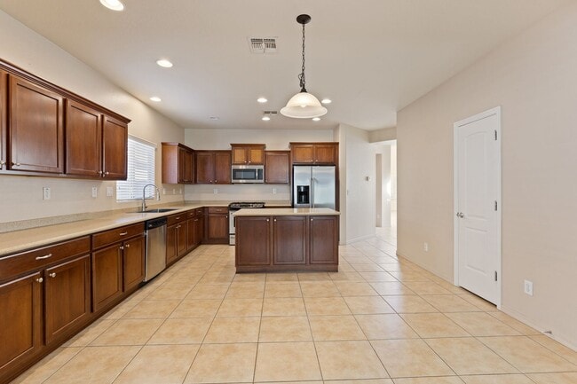 Building Photo - Gorgeous 4 Bedroom Home in Phoenix!