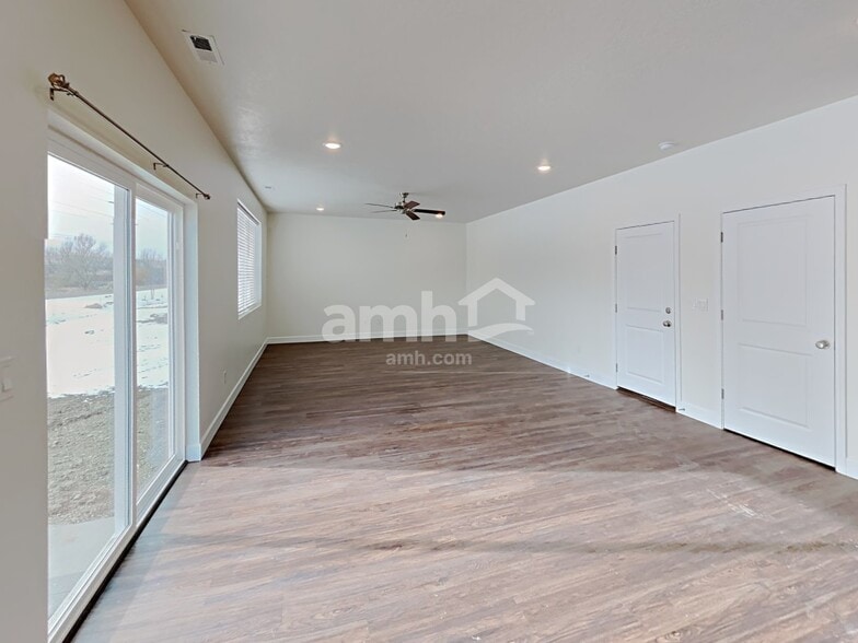 Building Photo - 1419 Perelle Ln