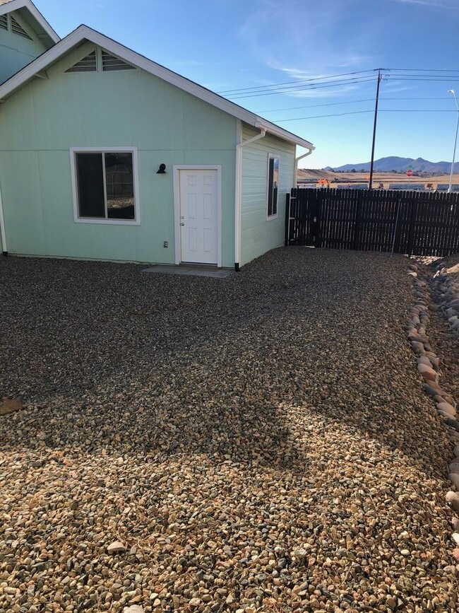 Building Photo - Sunny Three Bedroom in North Prescott Valley