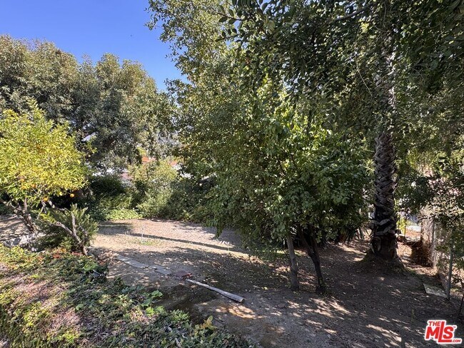 Building Photo - 2258 Moreno Dr